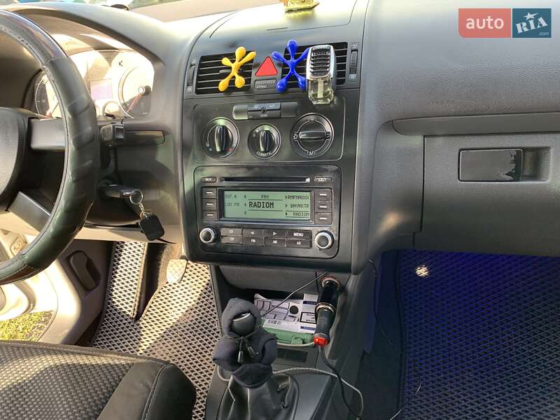 Минивэн Volkswagen Touran 2006 в Рава-Русской