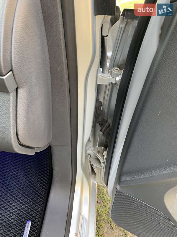 Минивэн Volkswagen Touran 2006 в Рава-Русской