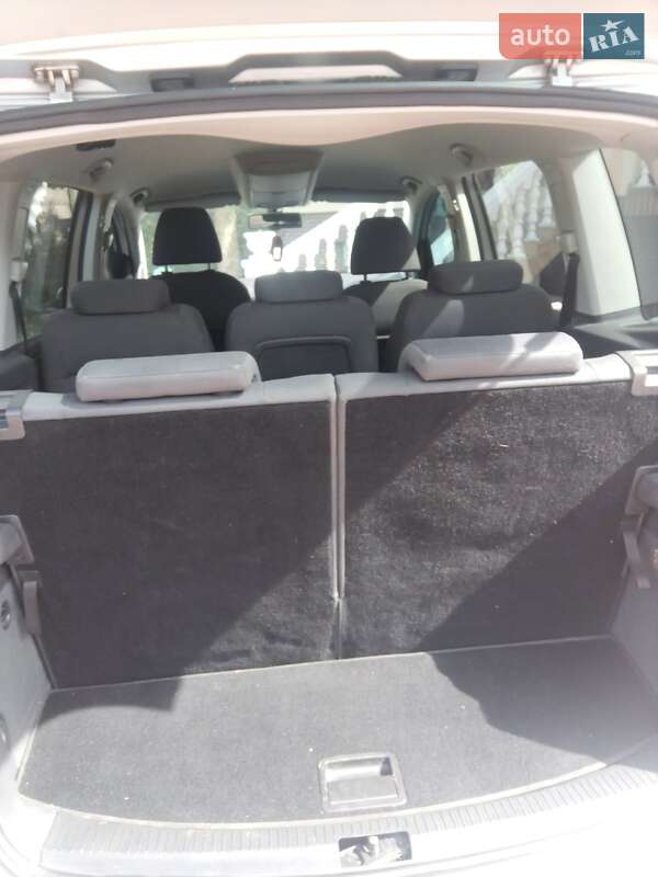 Минивэн Volkswagen Touran 2010 в Рава-Русской