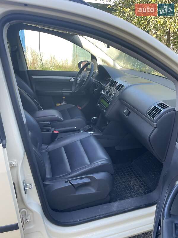 Минивэн Volkswagen Touran 2013 в Староконстантинове