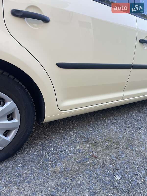 Минивэн Volkswagen Touran 2013 в Староконстантинове