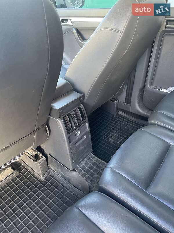 Минивэн Volkswagen Touran 2013 в Староконстантинове