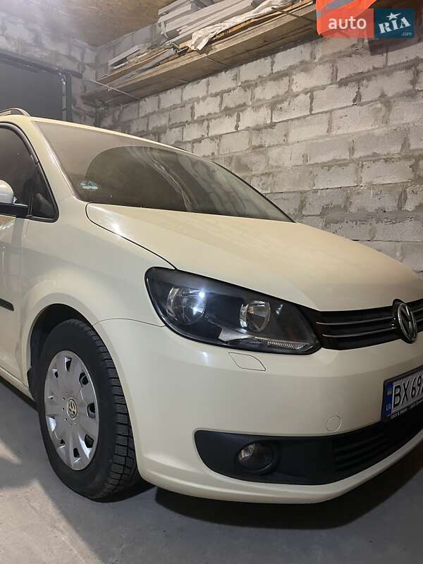 Минивэн Volkswagen Touran 2013 в Староконстантинове