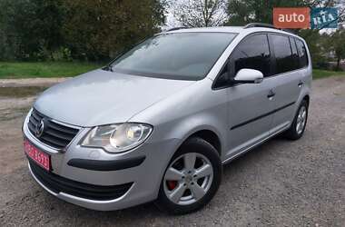 Минивэн Volkswagen Touran 2009 в Иршаве