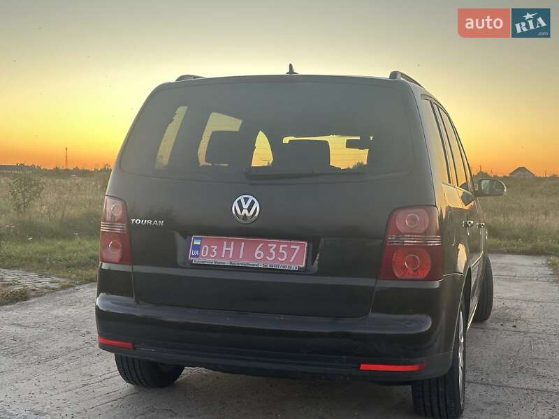 Минивэн Volkswagen Touran 2008 в Сарнах