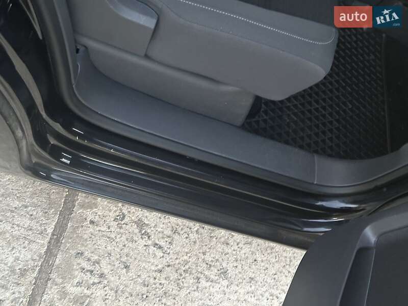 Минивэн Volkswagen Touran 2008 в Сарнах