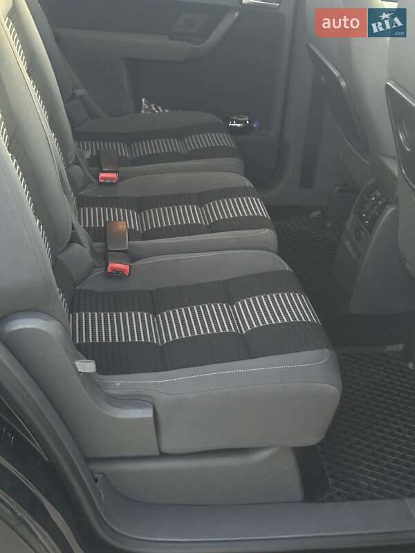 Минивэн Volkswagen Touran 2008 в Сарнах