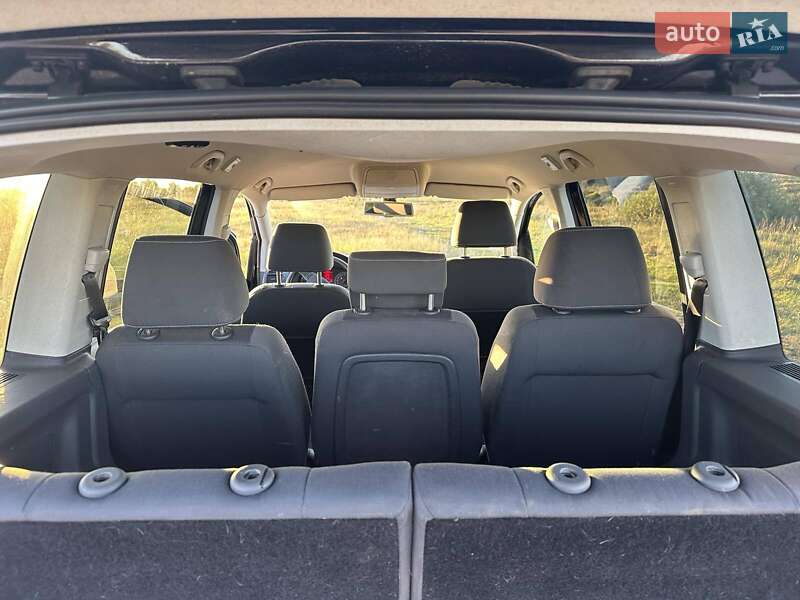 Минивэн Volkswagen Touran 2008 в Сарнах