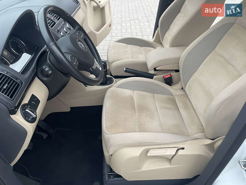 Минивэн Volkswagen Touran 2015 в Житомире