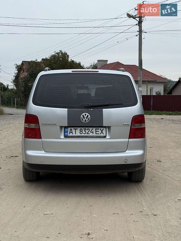 Мінівен Volkswagen Touran 2004 в Чернівцях