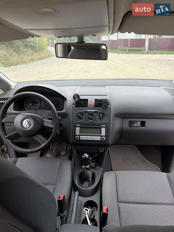 Мінівен Volkswagen Touran 2004 в Чернівцях