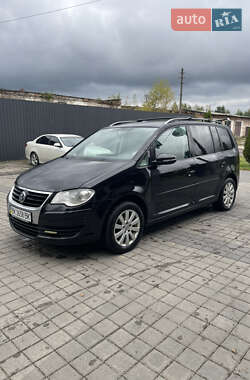 Минивэн Volkswagen Touran 2010 в Сарнах