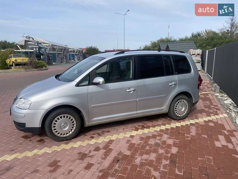 Минивэн Volkswagen Touran 2005 в Сарнах