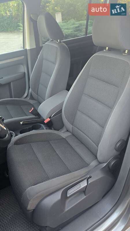 Мінівен Volkswagen Touran 2010 в Виноградові