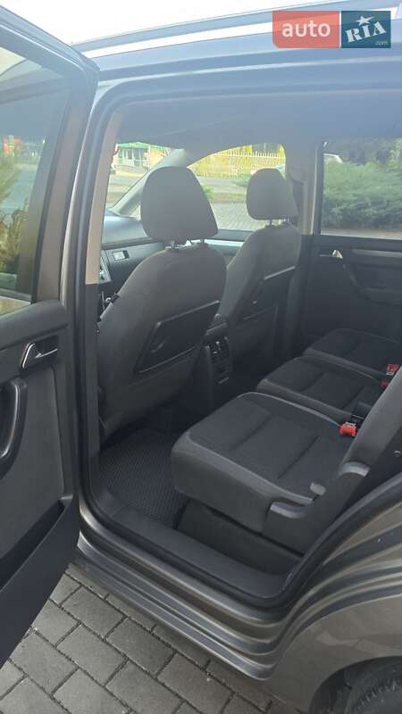 Мінівен Volkswagen Touran 2010 в Виноградові