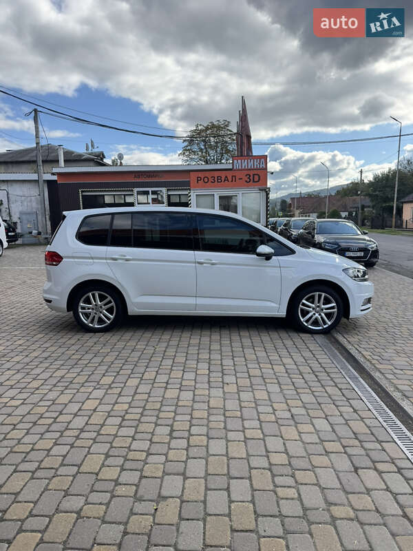 Микровэн Volkswagen Touran 2016 в Сваляве