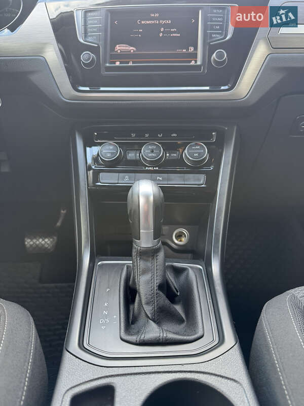 Микровэн Volkswagen Touran 2016 в Сваляве