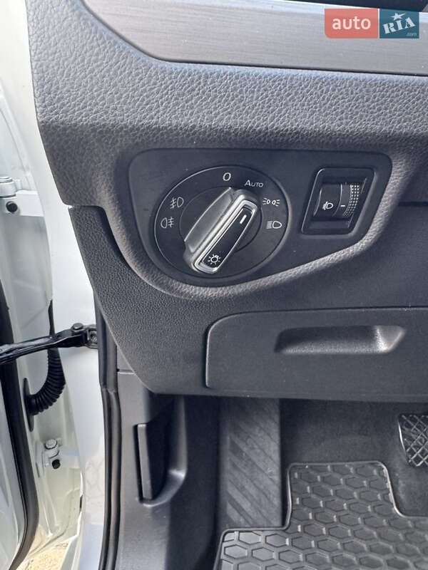 Микровэн Volkswagen Touran 2016 в Сваляве