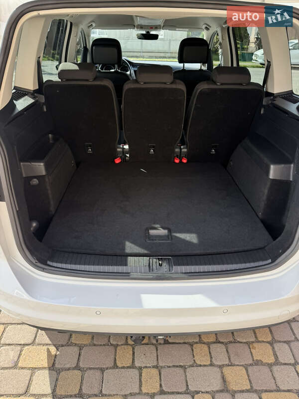 Микровэн Volkswagen Touran 2016 в Сваляве