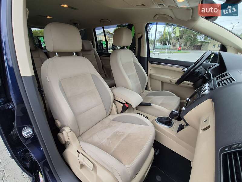 Мінівен Volkswagen Touran 2014 в Одесі