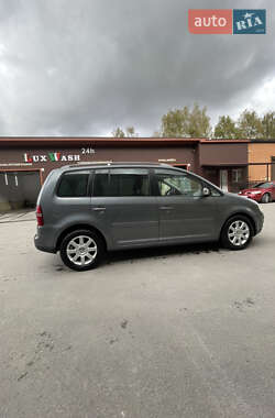 Мінівен Volkswagen Touran 2004 в Кореці