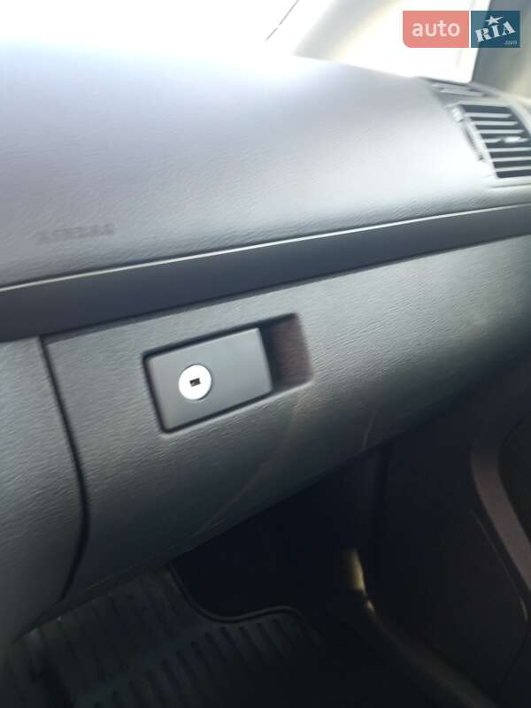 Мінівен Volkswagen Touran 2008 в Львові