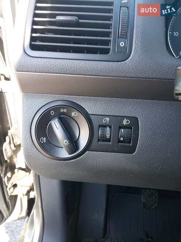 Мінівен Volkswagen Touran 2008 в Львові