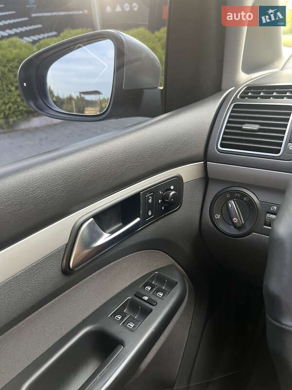 Минивэн Volkswagen Touran 2011 в Самборе