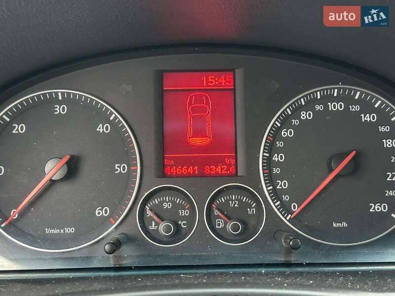 Минивэн Volkswagen Touran 2005 в Тысменице