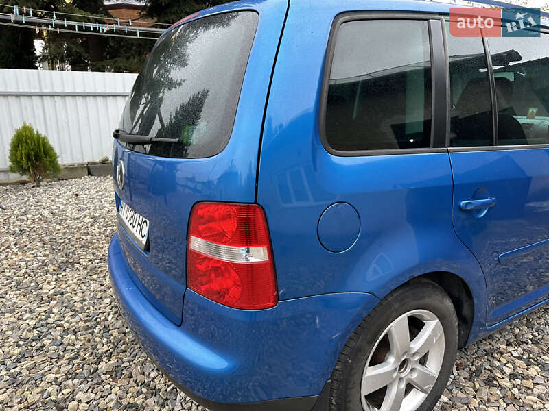 Минивэн Volkswagen Touran 2005 в Тысменице