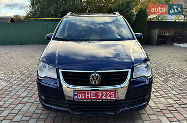 Минивэн Volkswagen Touran 2008 в Хороле