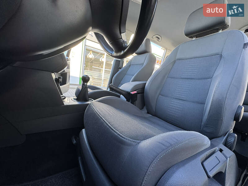 Минивэн Volkswagen Touran 2008 в Киеве фото 18 Минивэн Volkswagen Touran 2008 в Киеве