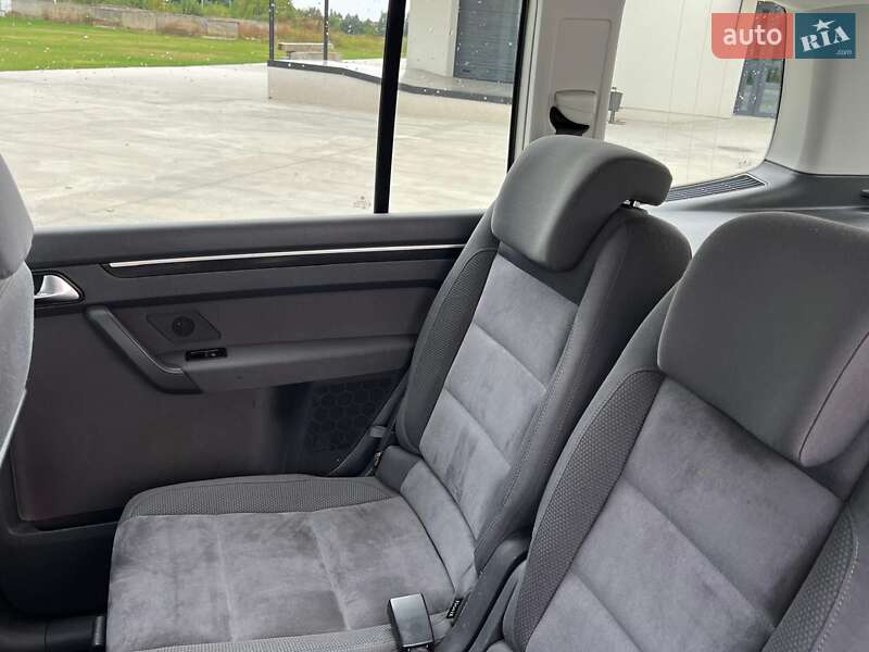 Минивэн Volkswagen Touran 2011 в Киеве