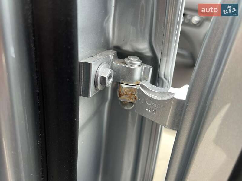 Минивэн Volkswagen Touran 2011 в Киеве