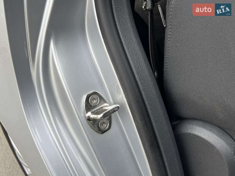 Минивэн Volkswagen Touran 2011 в Киеве