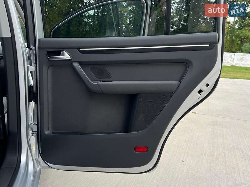 Минивэн Volkswagen Touran 2011 в Киеве