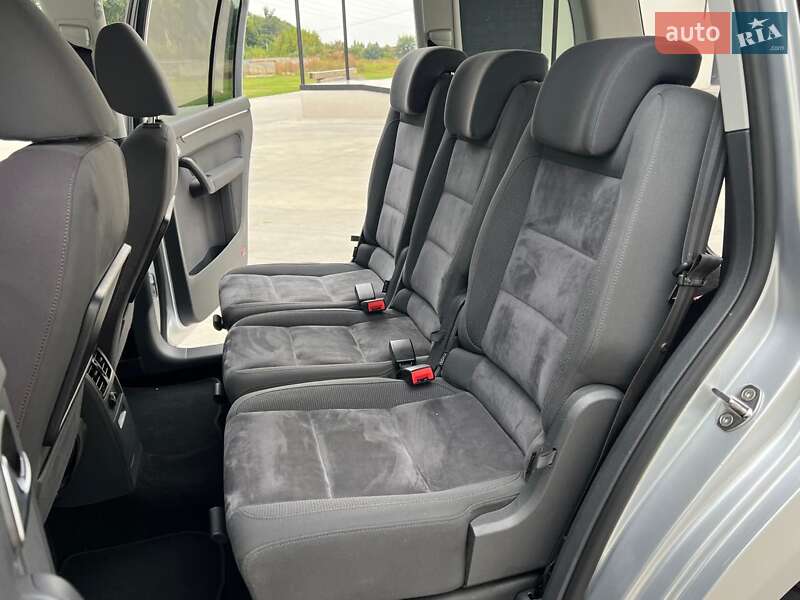 Минивэн Volkswagen Touran 2011 в Киеве