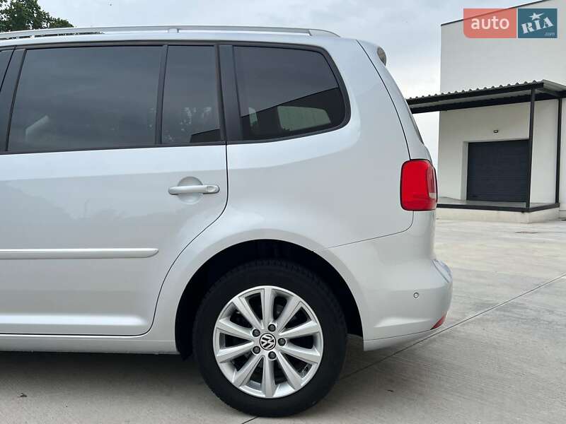 Минивэн Volkswagen Touran 2011 в Киеве
