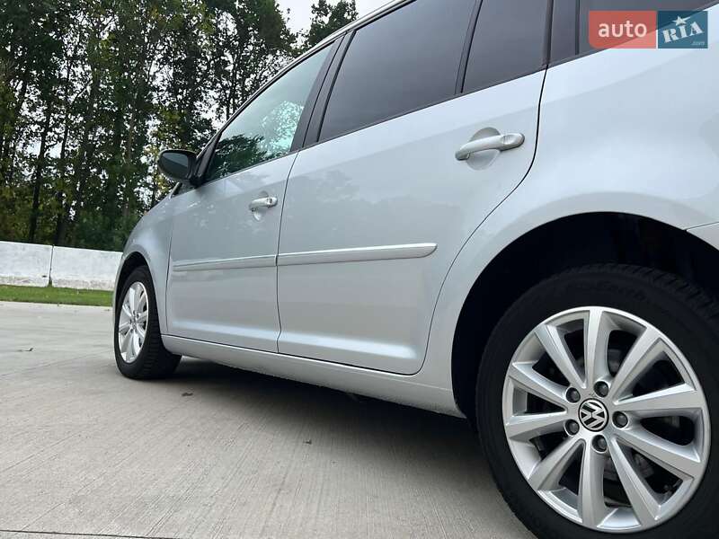 Минивэн Volkswagen Touran 2011 в Киеве