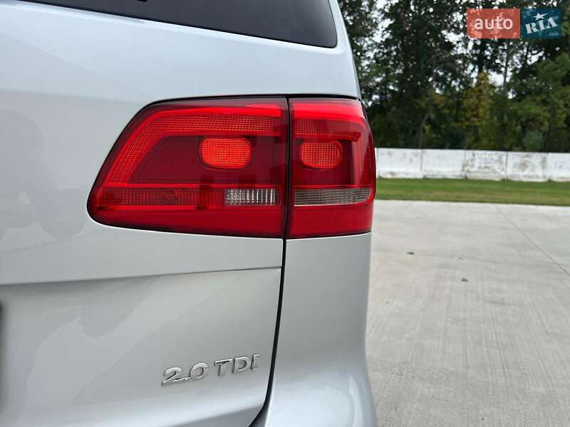 Минивэн Volkswagen Touran 2011 в Киеве