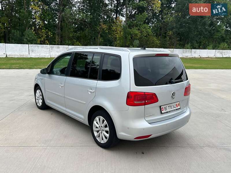 Минивэн Volkswagen Touran 2011 в Киеве