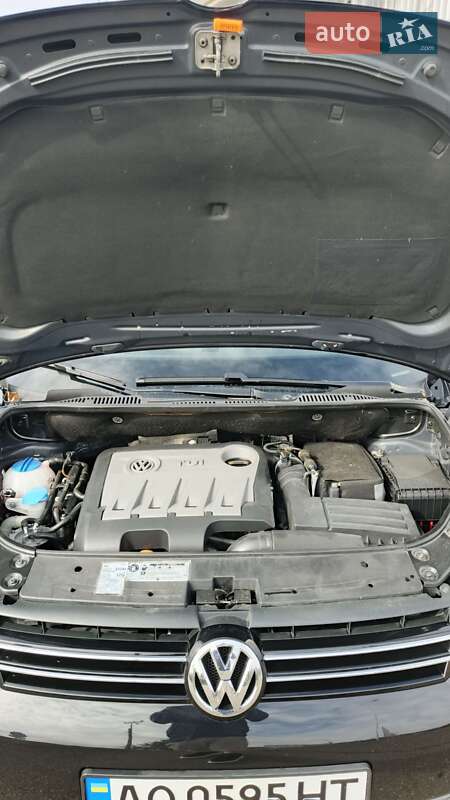 Мінівен Volkswagen Touran 2012 в Виноградові