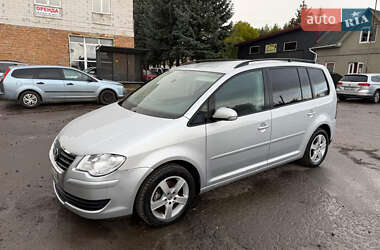 Минивэн Volkswagen Touran 2007 в Дубно