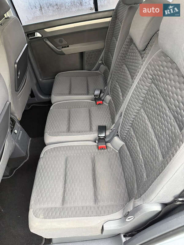 Минивэн Volkswagen Touran 2007 в Дубно