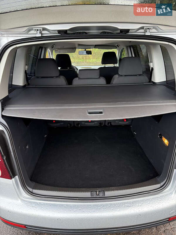 Минивэн Volkswagen Touran 2007 в Дубно