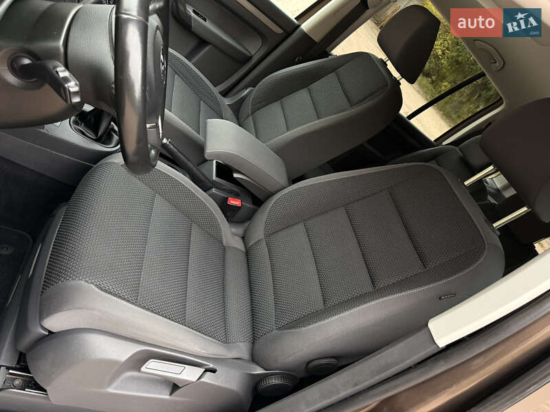 Минивэн Volkswagen Touran 2012 в Бердичеве