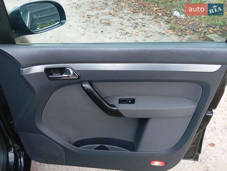 Мінівен Volkswagen Touran 2005 в Тернополі