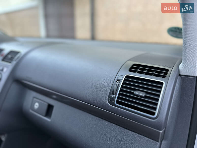 Минивэн Volkswagen Touran 2013 в Дрогобыче