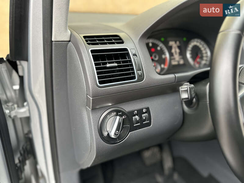 Минивэн Volkswagen Touran 2013 в Дрогобыче