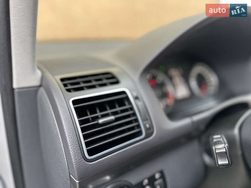 Минивэн Volkswagen Touran 2013 в Дрогобыче